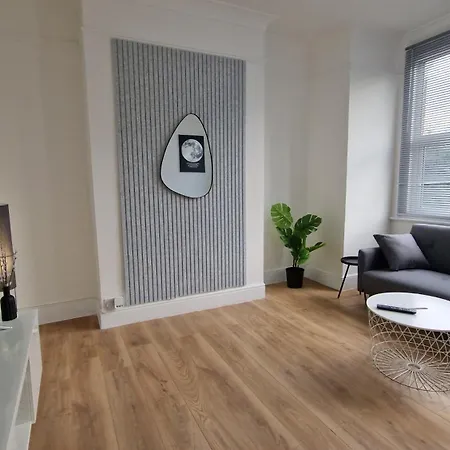 Holiday home 3 Bedrooms House With Parking