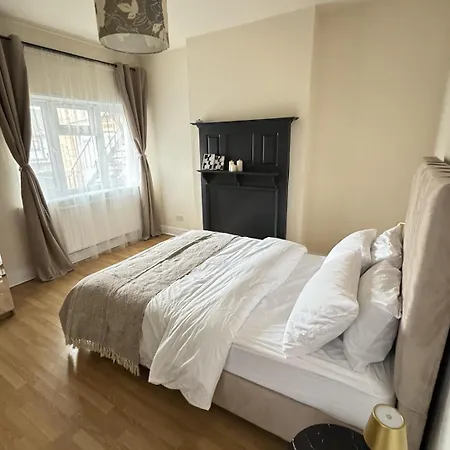 Ealing ,south Ealing, ,richmond Park ,heathrow Airport,gunnesbury Park,london Apartman *