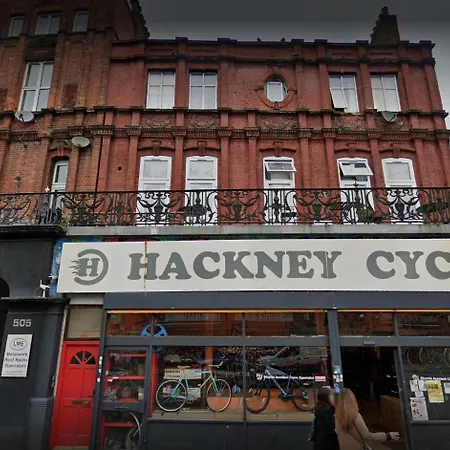 Large House In London's Trendiest Area Homestay London
