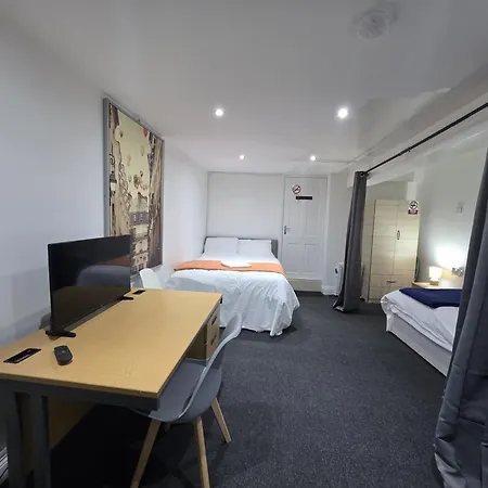 Spacious 3-bedroom Near Stratford, 1 Minute From Train Station Appartement *