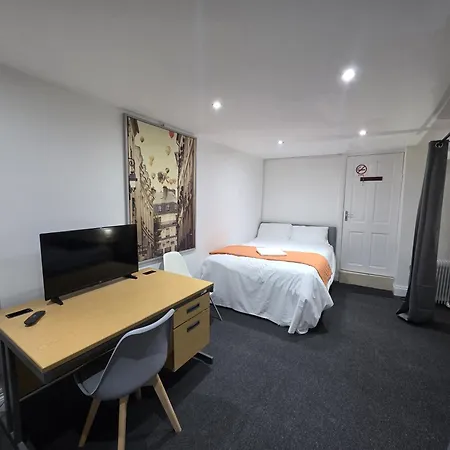 Spacious 3-bedroom Near Stratford, 1 Minute From Train Station Appartement *