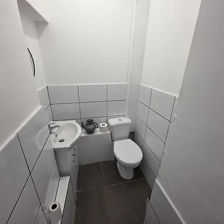 Spacious 3-bedroom Near Stratford, 1 Minute From Train Station * Londen