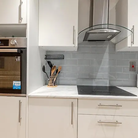Sunny 1br Gem Near Canary Wharf With Parking 公寓