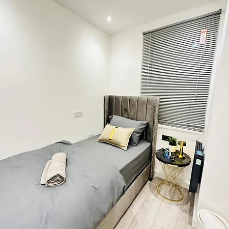 Bricklane Hotel *