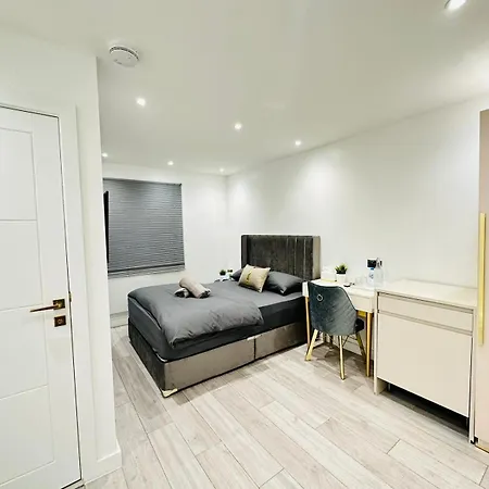 Bricklane Hotel *