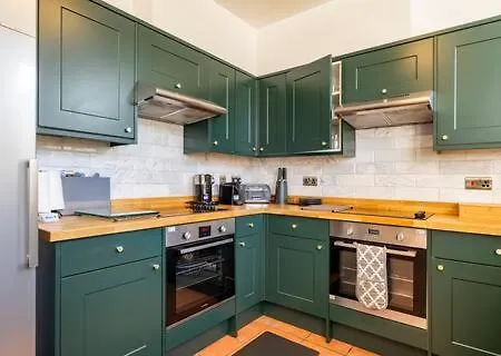 The Vicarage Tooting, Sw17 London