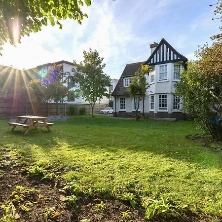 The Vicarage Tooting, Sw17 London