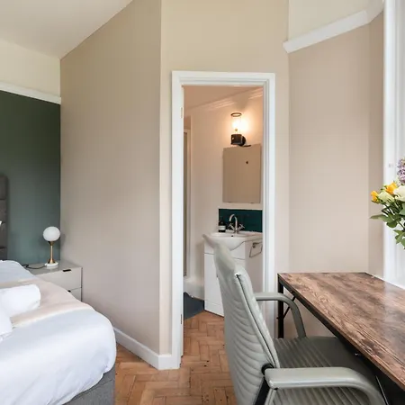 The Vicarage Tooting, Sw17 * London