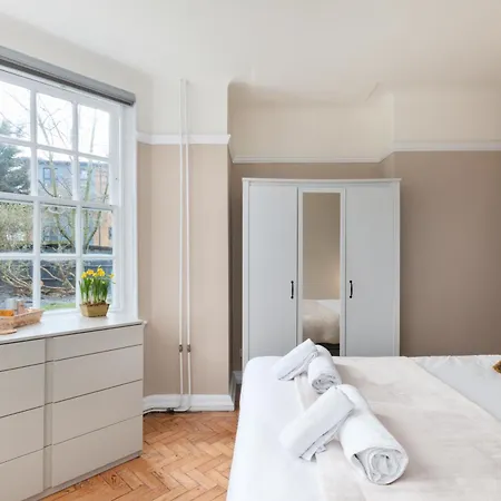 The Vicarage Tooting, Sw17 Guest house London