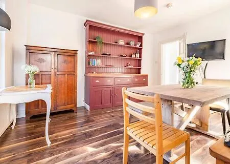The Vicarage Tooting, Sw17 London