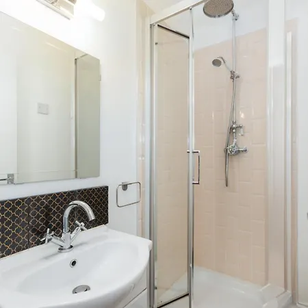 The Vicarage Tooting, Sw17 Guest house *