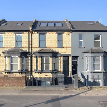 Stylish Urban Retreat West Ldn!