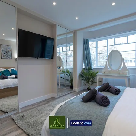 Three Bedroom By Arhouse Short Lets & Serviced Willesden With Free Wi-fi & Terrace アパート ロンドン