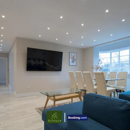 Three Bedroom By Arhouse Short Lets & Serviced Willesden With Free Wi-fi & Terrace アパート *