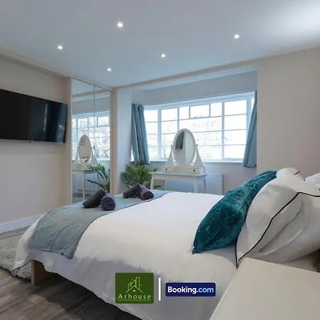 アパート Three Bedroom By Arhouse Short Lets & Serviced Willesden With Free Wi-fi & Terrace *