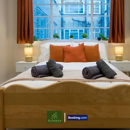Three Bedroom By Arhouse Short Lets & Serviced Willesden With Free Wi-fi & Terrace *
