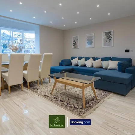 Three Bedroom By Arhouse Short Lets & Serviced Willesden With Free Wi-fi & Terrace