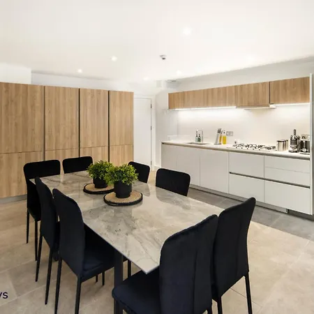 5 Mins Walk To Bond Street, Marylebone Mews Apartment