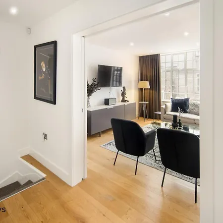 5 Mins Walk To Bond Street, Marylebone Mews Apartment *
