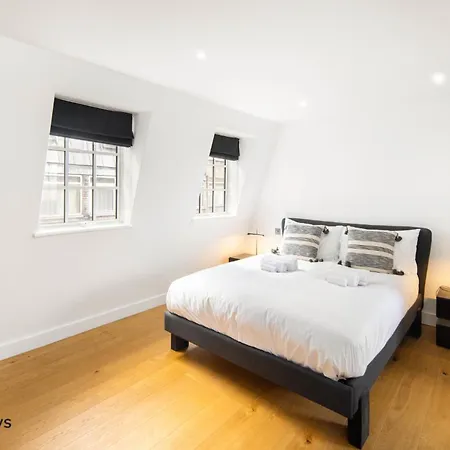 Apartment 5 Mins Walk To Bond Street, Marylebone Mews *