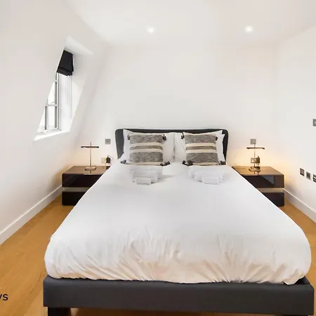 Apartment 5 Mins Walk To Bond Street, Marylebone Mews *