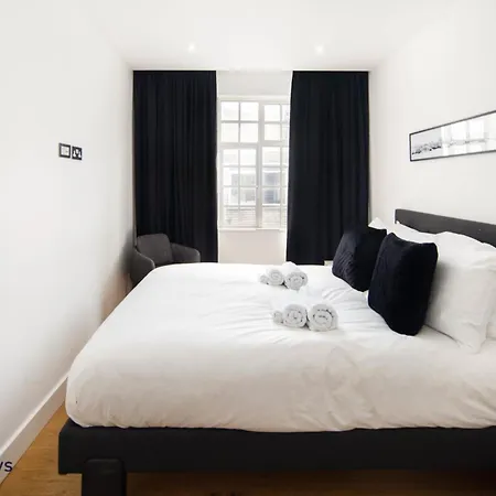 5 Mins Walk To Bond Street, Marylebone Mews Apartment