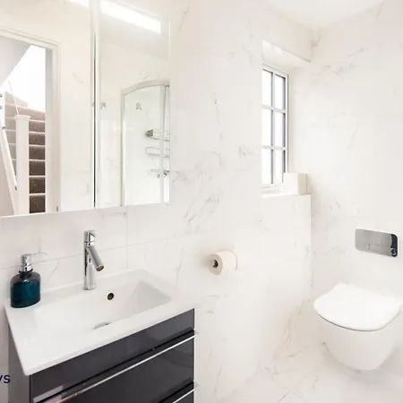 Apartment 5 Mins Walk To Bond Street, Marylebone Mews