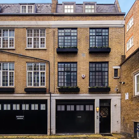 5 Mins Walk To Bond Street, Marylebone Mews Apartment *