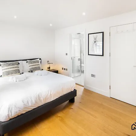 Apartment 5 Mins Walk To Bond Street, Marylebone Mews *