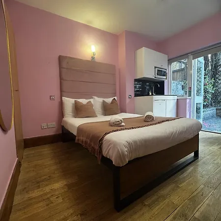 Inverness Terrace Bed & Breakfast London