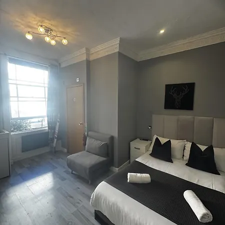 Inverness Terrace * London