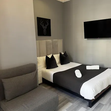 Inverness Terrace * London