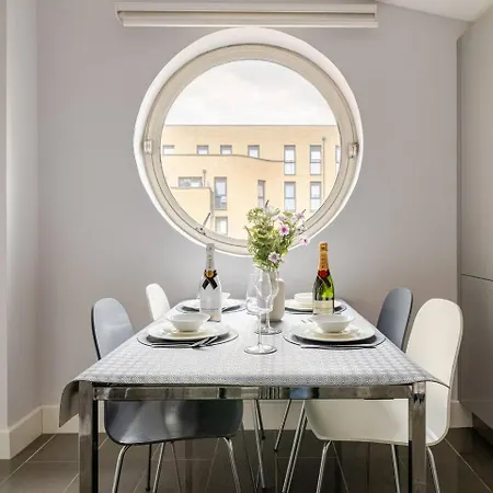 Large Modern Penthouse - 4 Beds 3 Baths By Tower Bridge * London