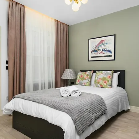 The Turrets, Willesden Apartment