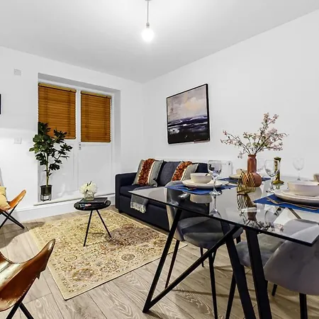 Tranquil 3 Bedroom Escape For Families Or Groups * London