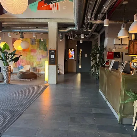 Apartment In -r