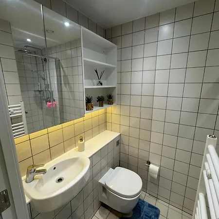 Apartment In -r *