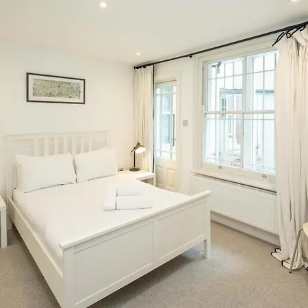 Chic 2bd Flat Opp. Earl's Court Station Apartment *