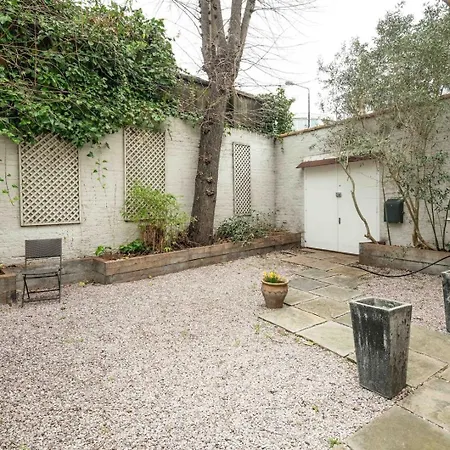 Apartment Chic 2bd Flat Opp. Earl's Court Station *