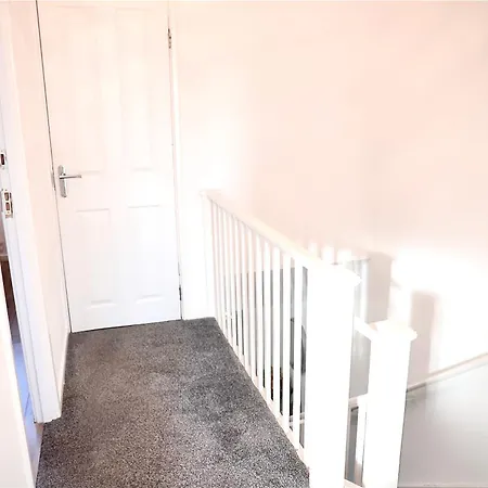 Maitland Luxury 2 Bedroom Greenwich With Good Living Space Sleeps 5 Guest- 1 Minute From Greenwich Dlr Station *