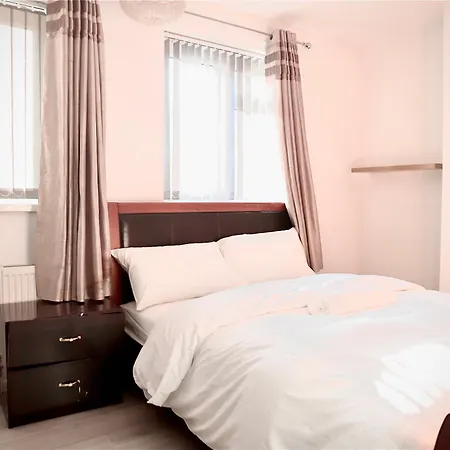 Апартаменты Maitland Luxury 2 Bedroom Greenwich With Good Living Space Sleeps 5 Guest- 1 Minute From Greenwich Dlr Station *