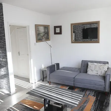 Maitland Luxury 2 Bedroom Greenwich With Good Living Space Sleeps 5 Guest- 1 Minute From Greenwich Dlr Station Апартаменты