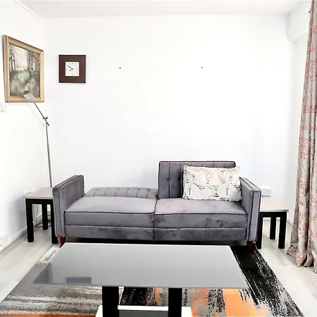 Апартаменты Maitland Luxury 2 Bedroom Greenwich With Good Living Space Sleeps 5 Guest- 1 Minute From Greenwich Dlr Station Лондон