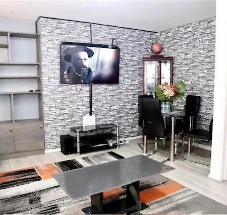 Апартаменты Maitland Luxury 2 Bedroom Greenwich With Good Living Space Sleeps 5 Guest- 1 Minute From Greenwich Dlr Station