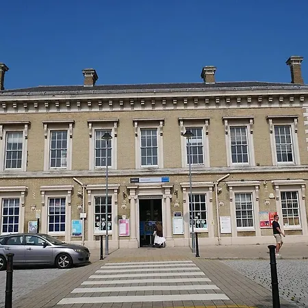 Maitland Luxury 2 Bedroom Greenwich With Good Living Space Sleeps 5 Guest- 1 Minute From Greenwich Dlr Station Апартаменты