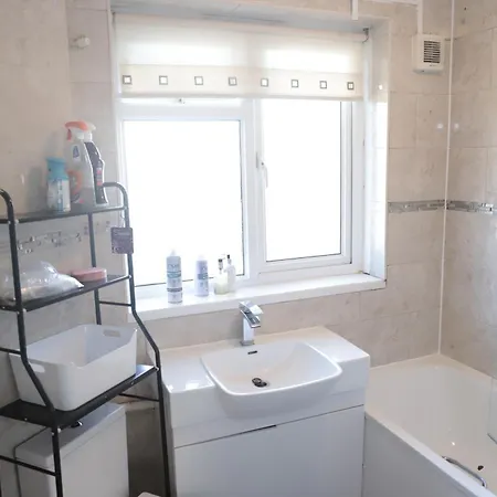 Maitland Luxury 2 Bedroom Greenwich With Good Living Space Sleeps 5 Guest- 1 Minute From Greenwich Dlr Station *