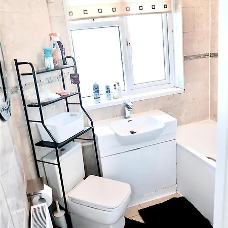 Апартаменты Maitland Luxury 2 Bedroom Greenwich With Good Living Space Sleeps 5 Guest- 1 Minute From Greenwich Dlr Station