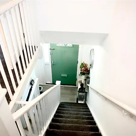 Maitland Luxury 2 Bedroom Greenwich With Good Living Space Sleeps 5 Guest- 1 Minute From Greenwich Dlr Station