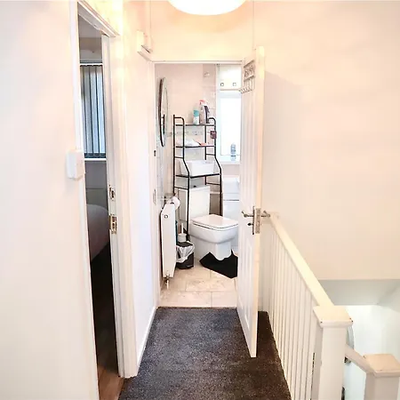 Апартаменты Maitland Luxury 2 Bedroom Greenwich With Good Living Space Sleeps 5 Guest- 1 Minute From Greenwich Dlr Station *