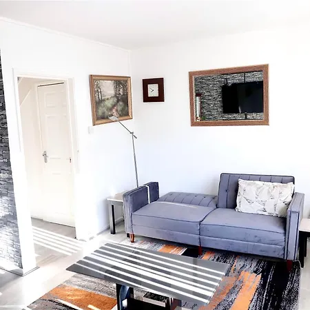 Maitland Luxury 2 Bedroom Greenwich With Good Living Space Sleeps 5 Guest- 1 Minute From Greenwich Dlr Station *